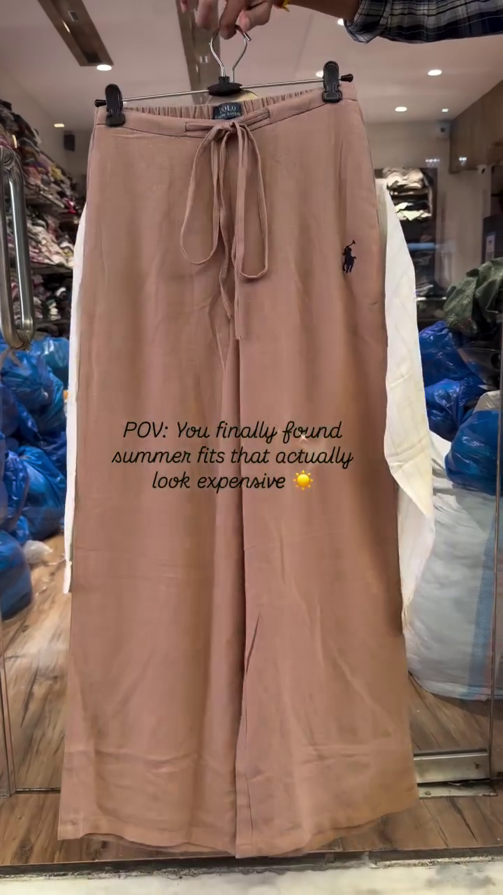 Stylish Women’s Casual Top with Fashion Jeans - Image 2