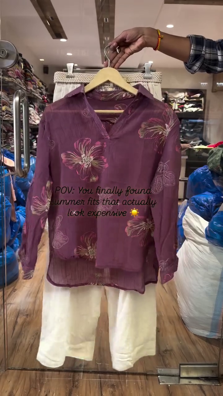 Stylish Women’s Casual Top with Fashion Jeans - Image 3