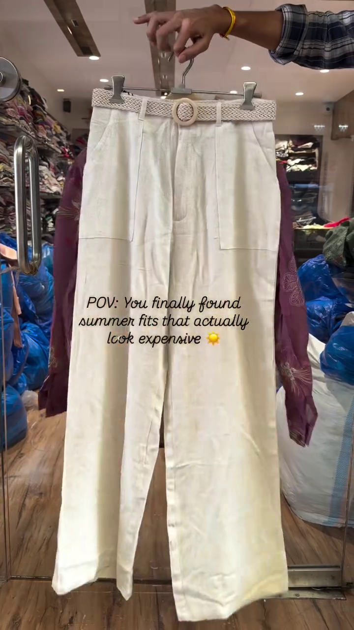 Stylish Women’s Casual Top with Fashion Jeans - Image 4