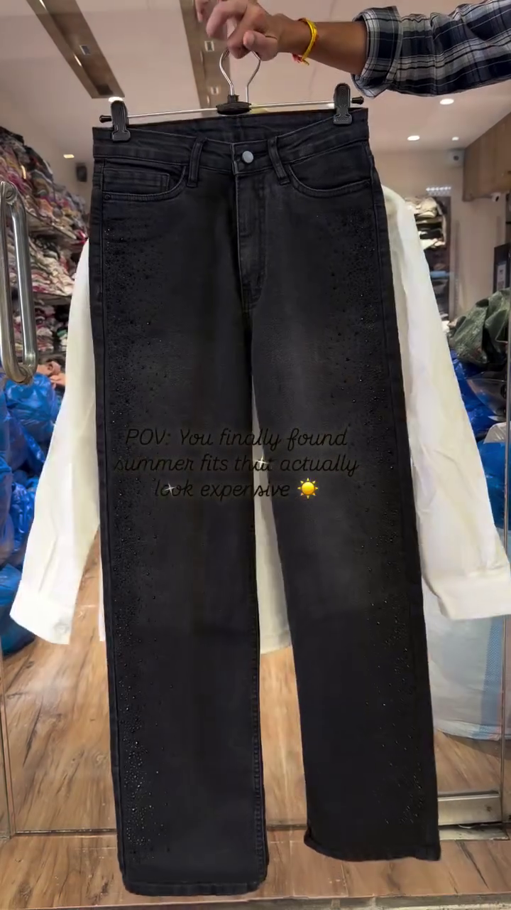 Stylish Women’s Casual Top with Fashion Jeans - Image 6