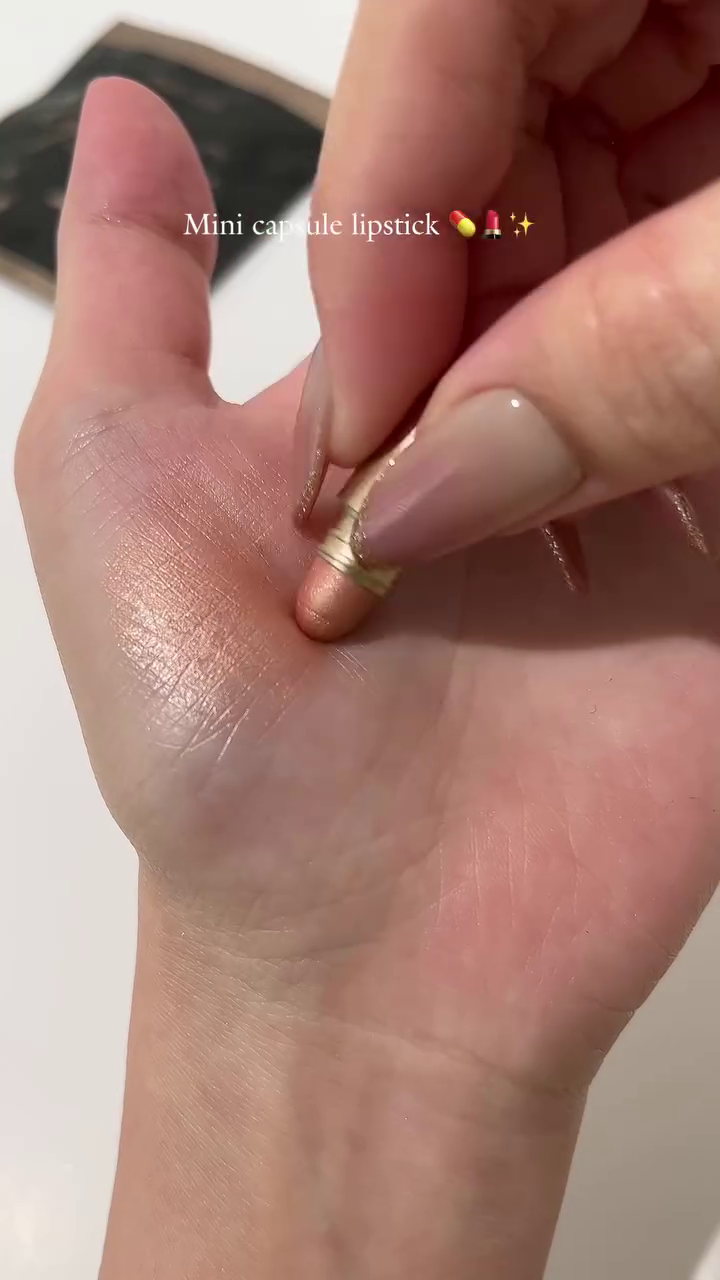 Magic Mini Capsule Lipstick & Eyeshadow - Image 4