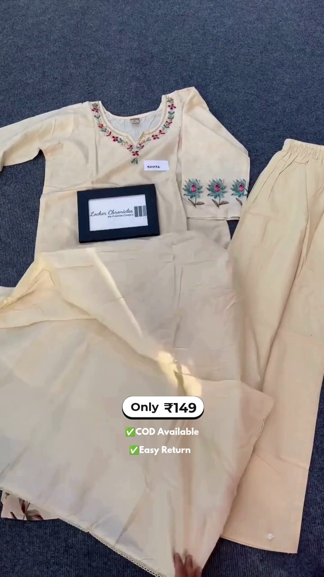 Women's Off-White Floral Design Salwar Suit with Dupatta - Image 4